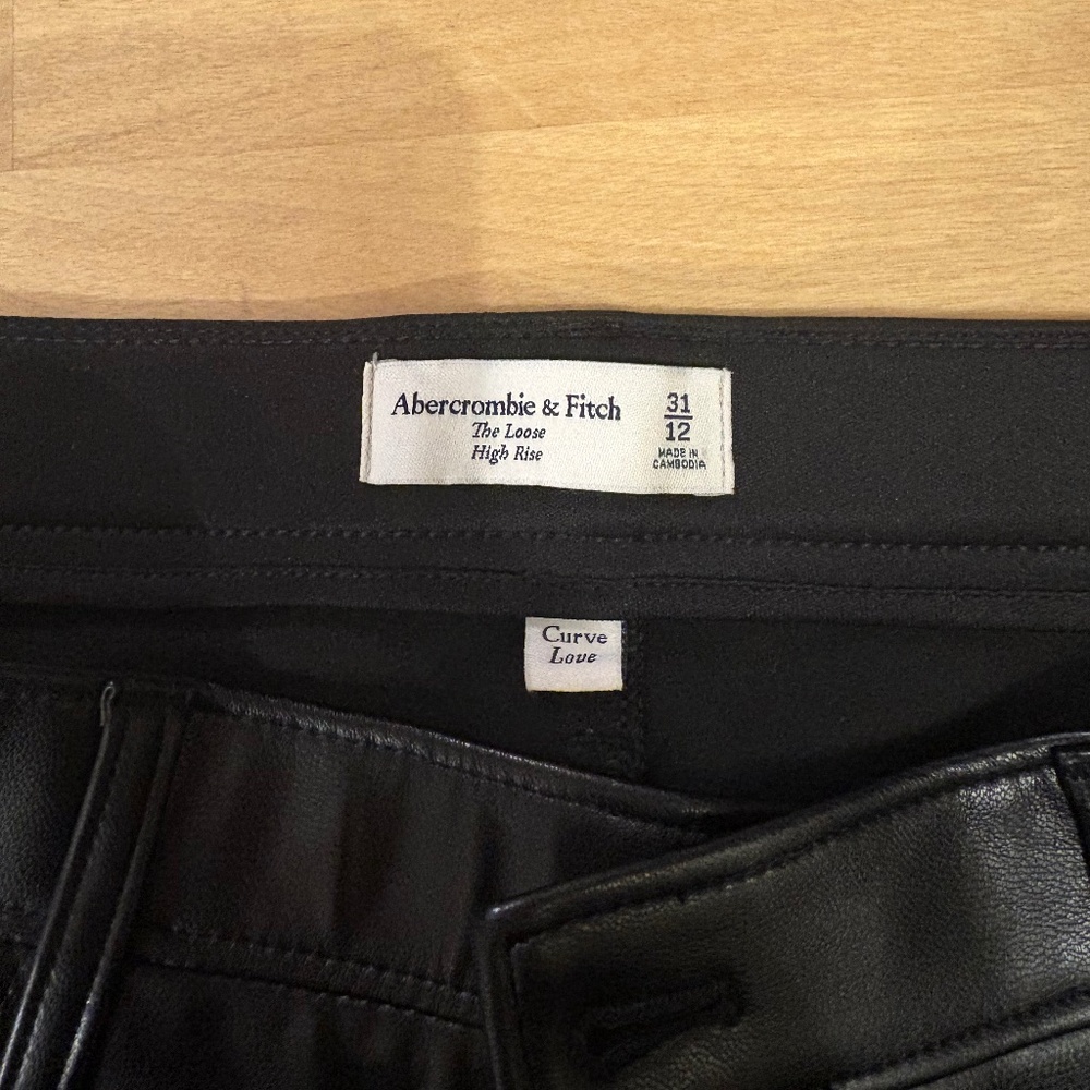ABERCROMBIE & FITCH - Curve Love Vegan Leather High Rise Loose Pant